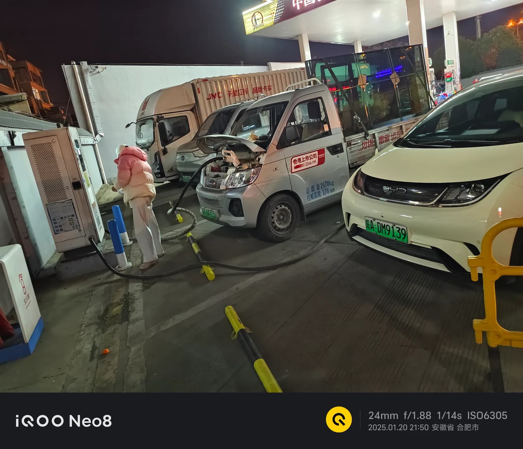 中石化世纪加油站充电设备检修封面，来自企业提供的项目现场素材